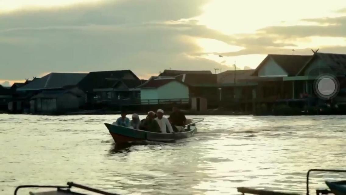 Orangutan Shaka Houseboat With Cabin Pangkalanbuun Exterior photo