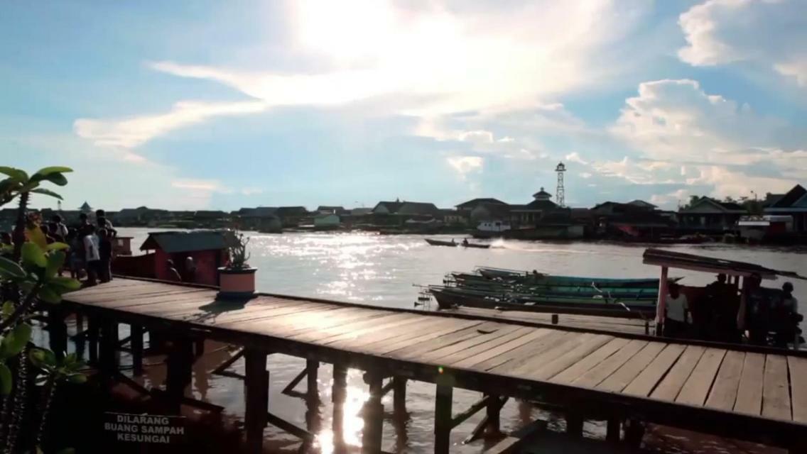 Orangutan Shaka Houseboat With Cabin Pangkalanbuun Exterior photo